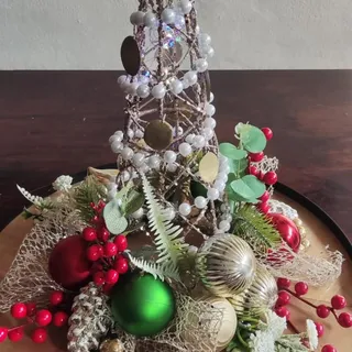 Centro Navideño Cono de Esferas