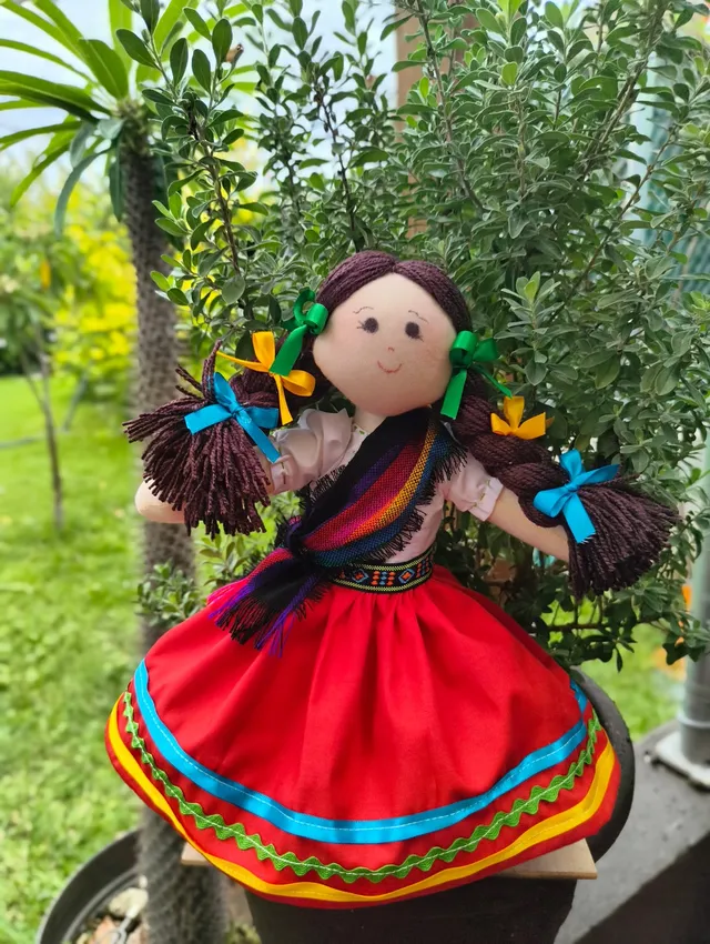 Falda Roja con Rebozo Arcoíris — foto 1
