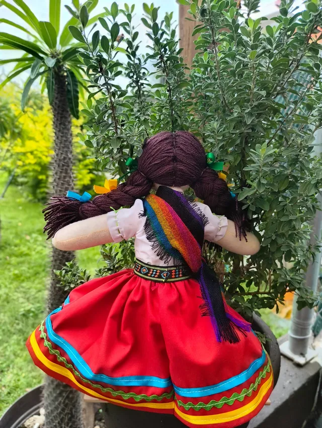 Falda Roja con Rebozo Arcoíris — foto 3