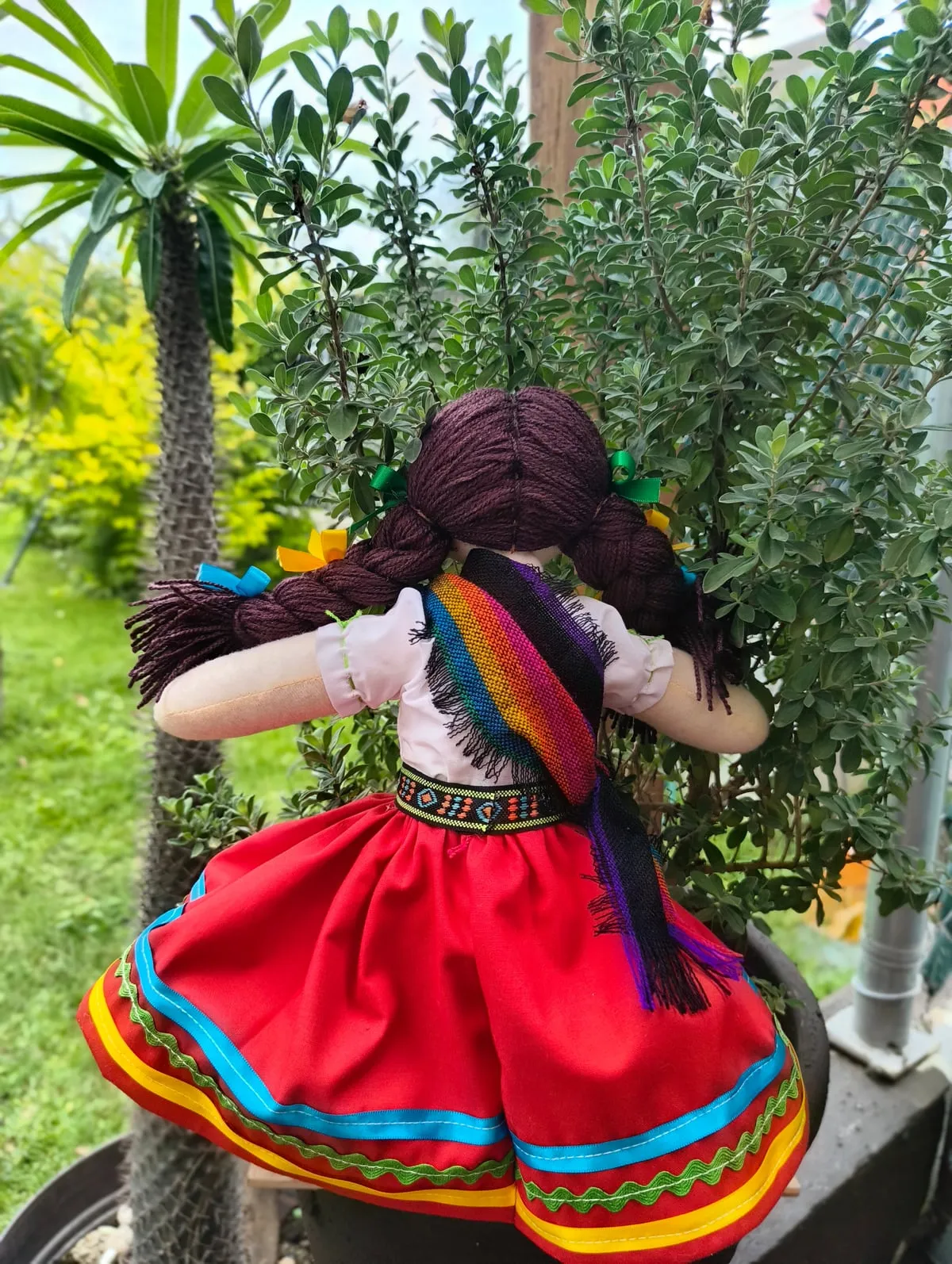 Falda Roja con Rebozo Arcoíris — foto 3