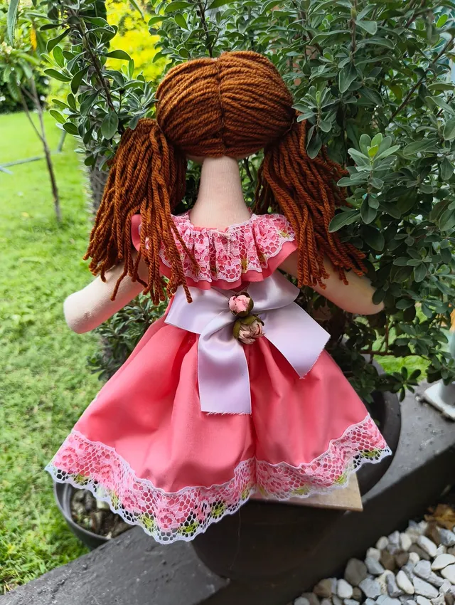 Pelirroja de Rosa con Encaje — foto 3