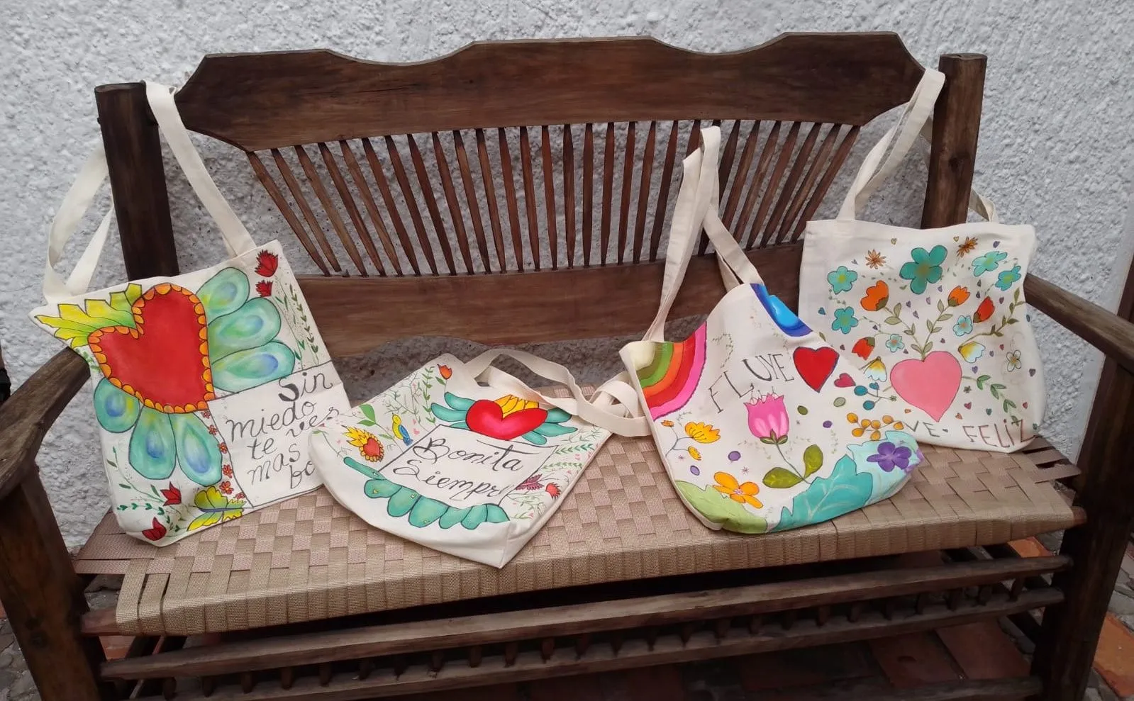 Tote Bag Pintada Corazón Floral — foto 1